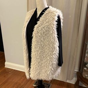 Satin lined Sherpa vest M/L